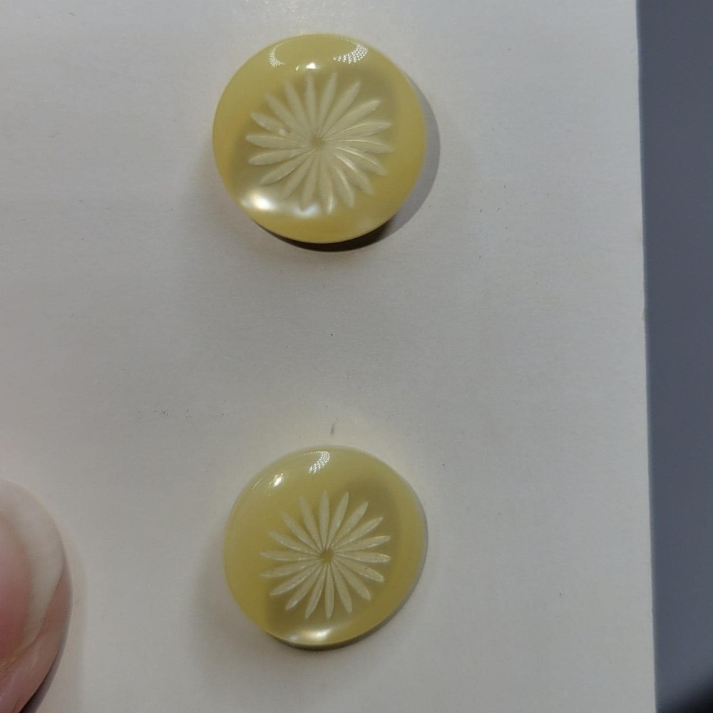 Vintage‎ Streamline Yellow Pearlized Starburst Buttons 11pc Lot